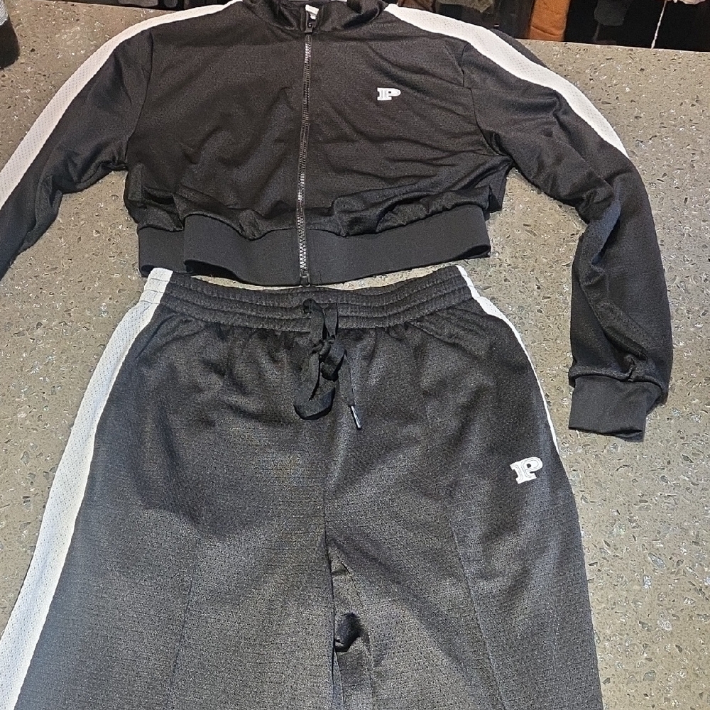 PINK VICTORIA SECRET JOG SUIT